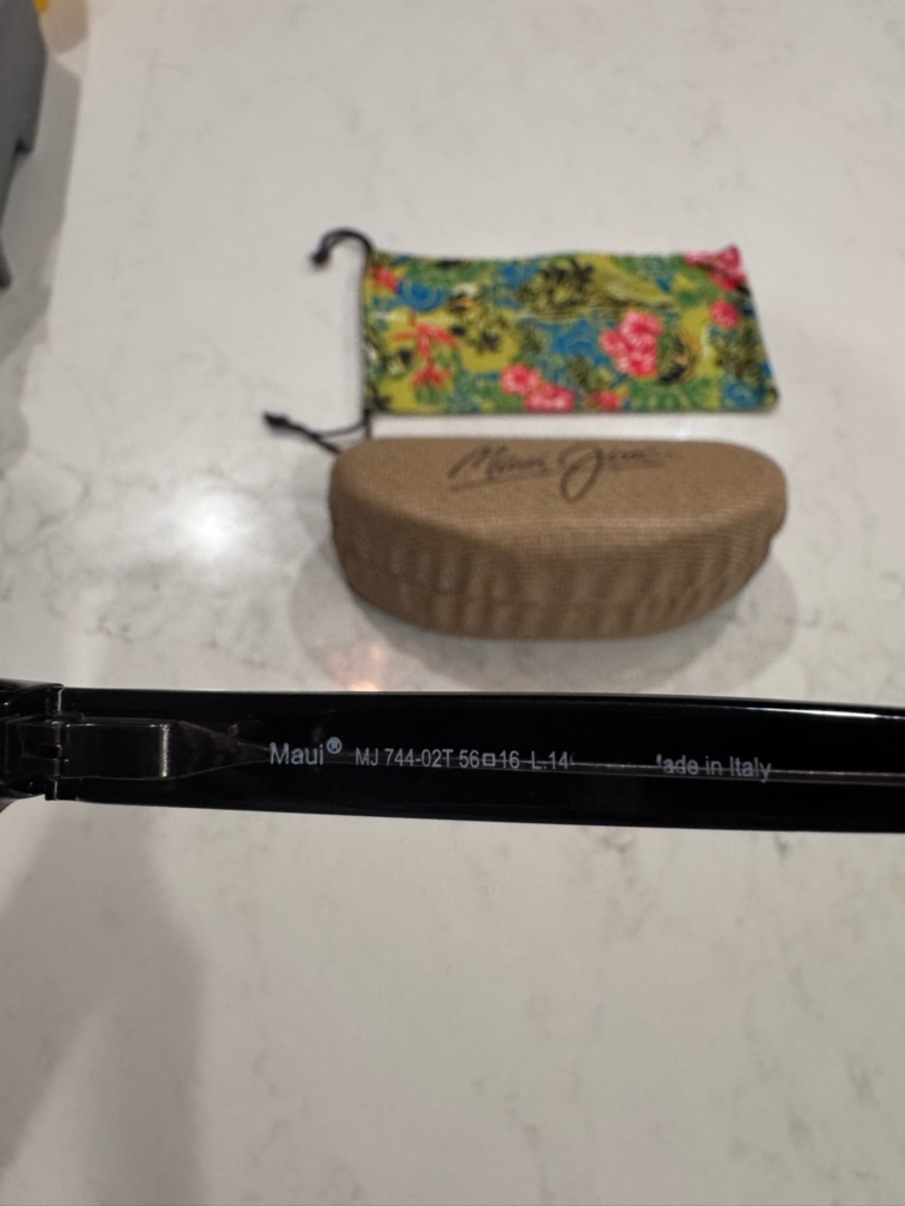 Maui Jim Women's Black to Brown Gradient Frame Sunglasses with Case & Pouch - Picture 4 of 12